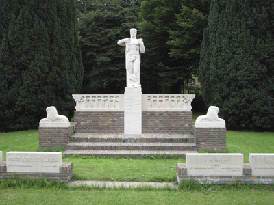 905664 Afbeelding van het gedenkteken ter nagedachtenis van in 1945 gesneuvelde leden van de Binnenlandse ...